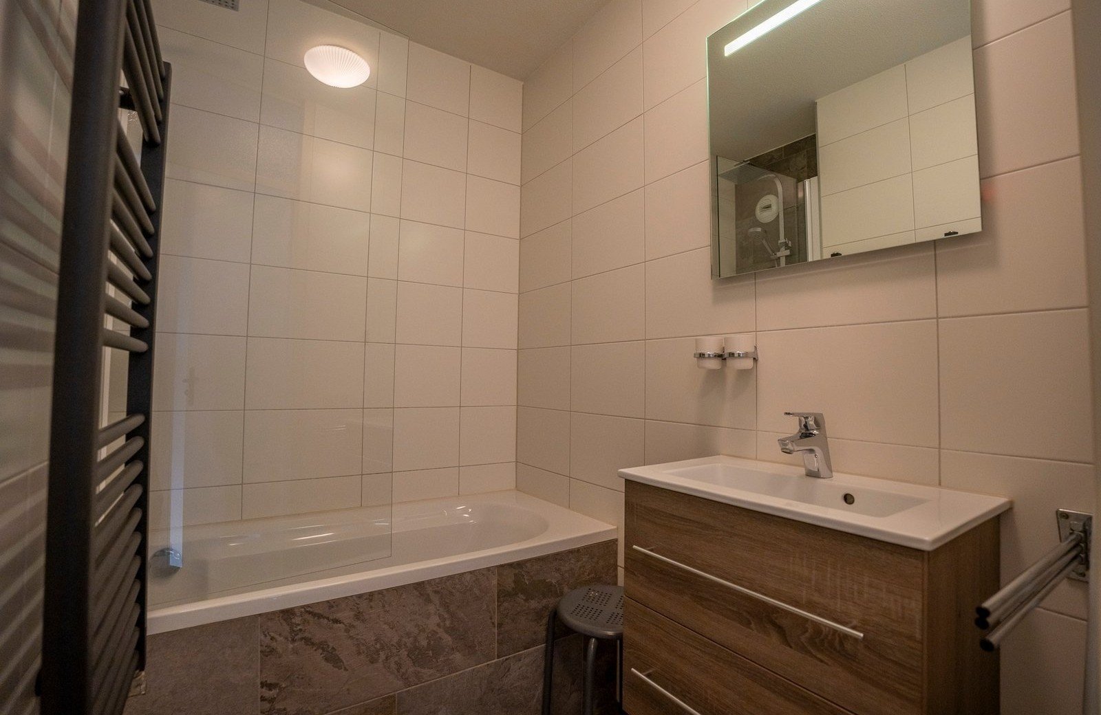 6 persoons premium vakantiewoning mechelerhof huisje 308 badkamer met bad