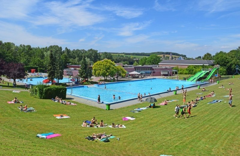 Zwembad mosaqua gulpen buiten